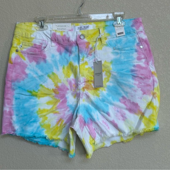 NWT Judy Blue Tie Dye Denim Shorts Women’s 1XL Raw Hem Multi-Color Blue Pink - Picture 1 of 13